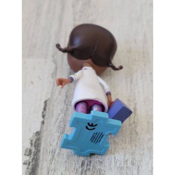 Dr McStuffins Disney puzzle piece toy figure glitter - Picture 4 of 5